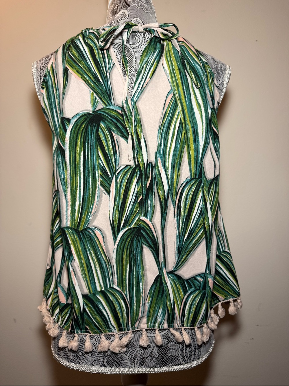⭐️3/$20 Japna women’s halter top with Green palm Leaf Print Pom tassel trim S - Picture 4 of 8